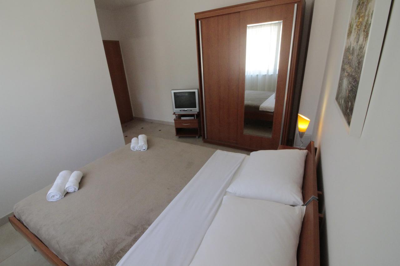Studios & Rooms Fiesta نوفاليا المظهر الخارجي الصورة